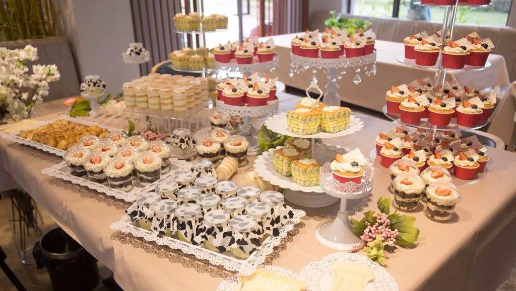 discussion on food types in funeral planning